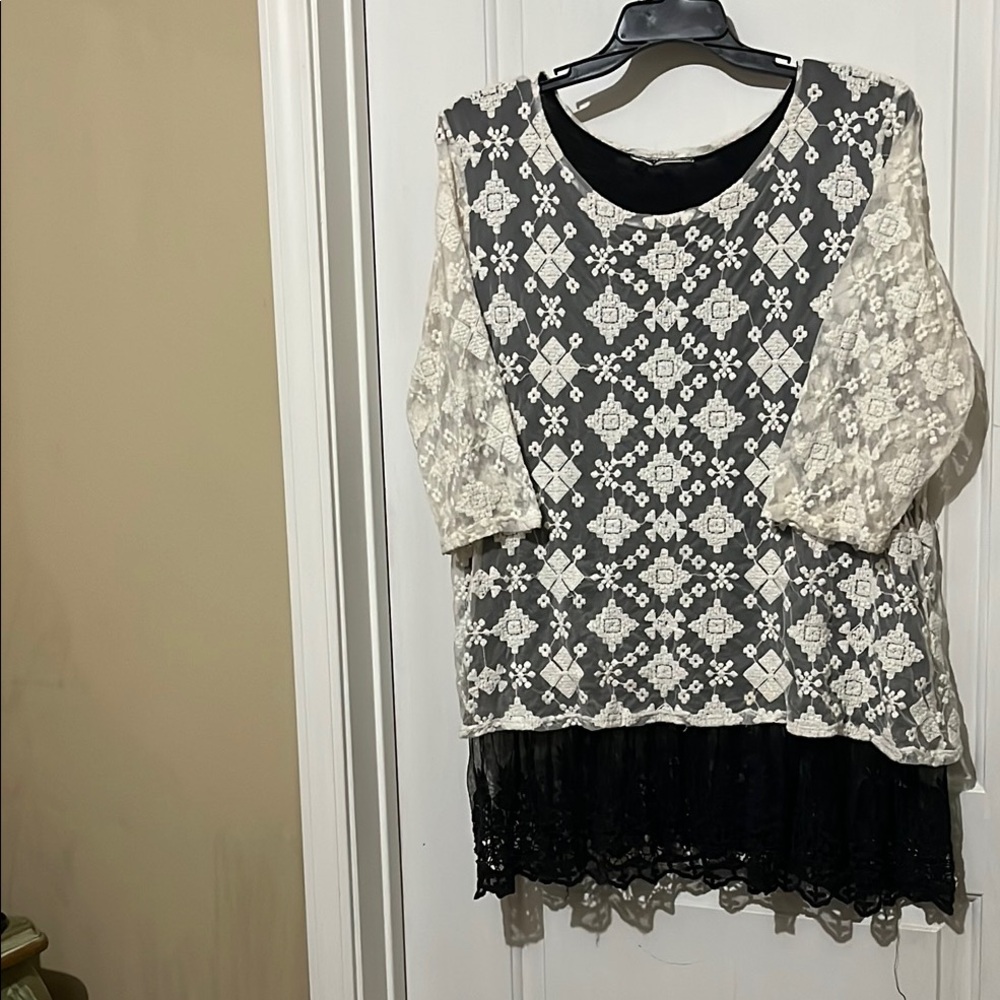 Black and White Layered Graphic Blouse
